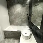 Avalon стрийська автовокзал,трускавецька Lviv