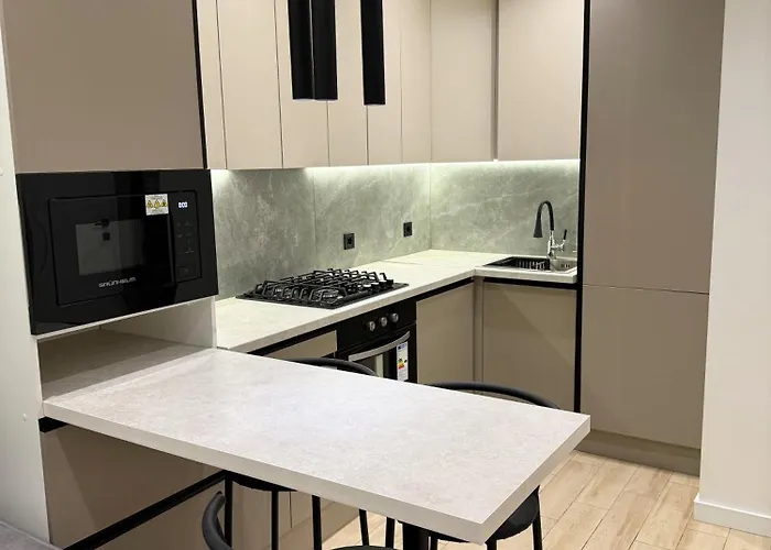 Avalon стрийська автовокзал,трускавецька * إلفيف